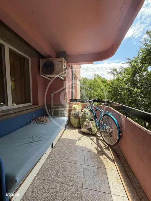 Apartament de vânzare cu 4 camere în zona Decebal, Oradea