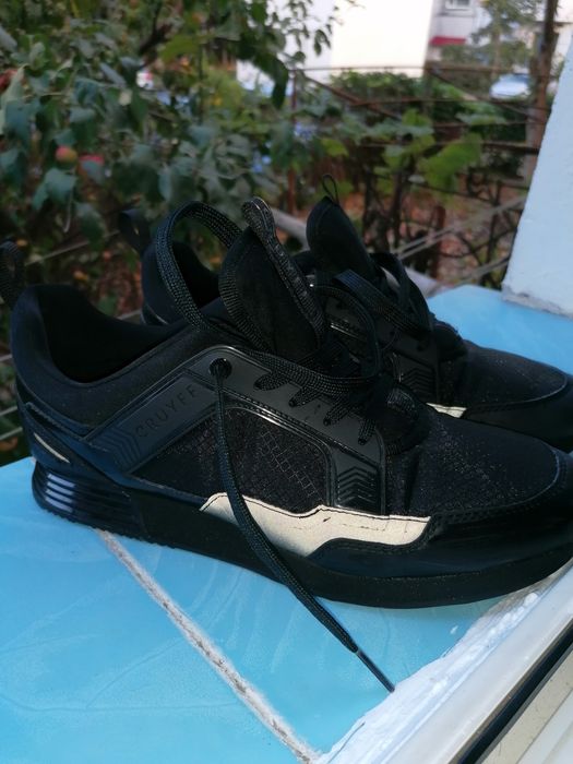 Vînd 2 perechii adidași noi 400lei