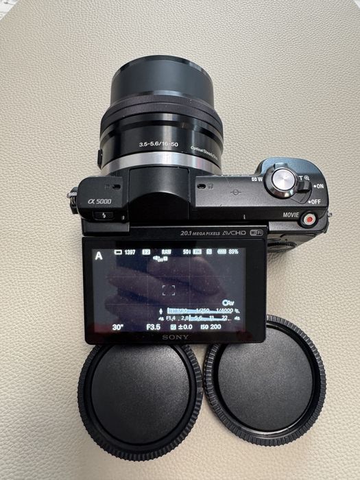 Sony a5000 + Sony E 16-50mm f3.5-5.6 PZ OSS
