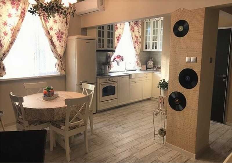 Дава се под наем Тристаен апартамент в София, Център - 75 кв.м за 701.25 € - Снимка #1