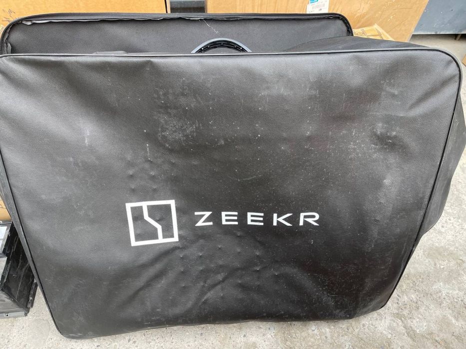 Zeekr 001 коврики для салона и для багажника оригинал по хорошей цене