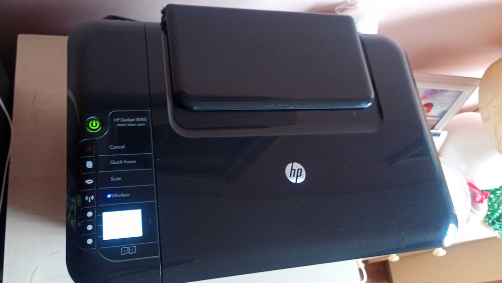 цветен wifi принтер скенер копир HP deskjet 3050 с нови глави