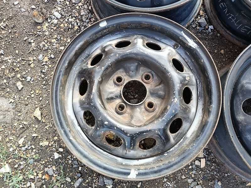 Продам оригинальные металлические диски на автомашину Nissan Sunny.