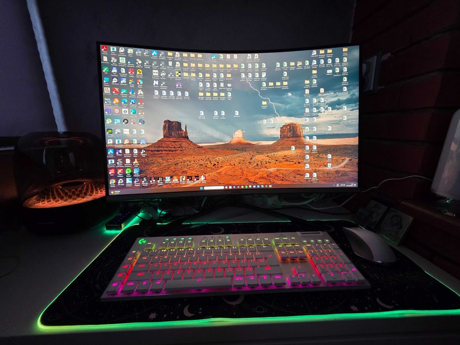 Samsusng U32R590 32" LED 4K монитор извит Curve 4 ms GTG, 3840 x 2160