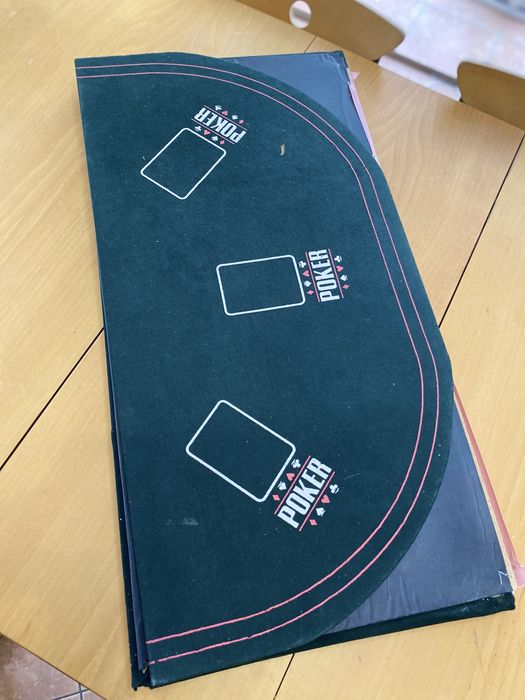 Игральный покерный стол