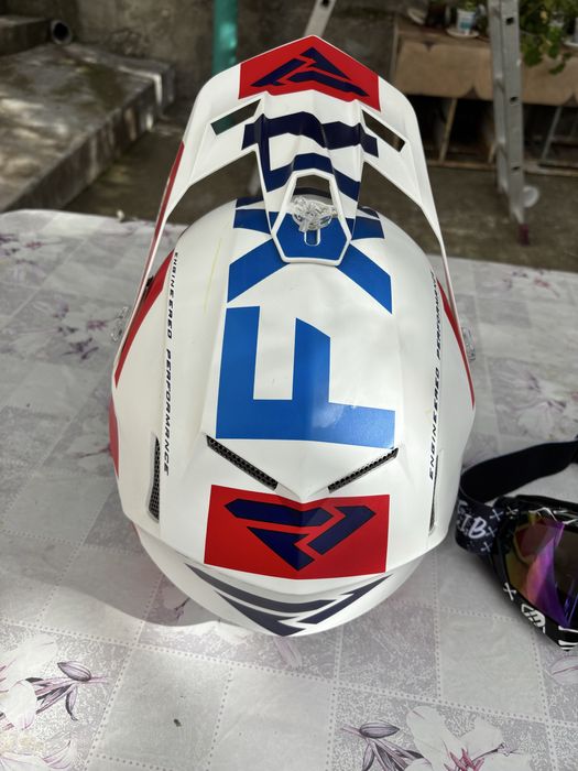 Кросова каска fxr