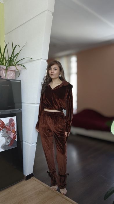 Костюм женский велюр.