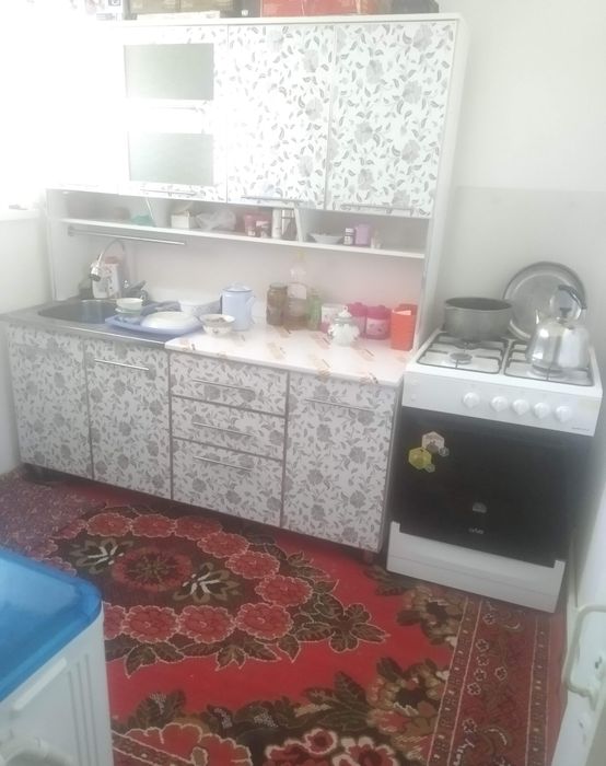 Qonirat,Qirqqiz pos,jd domda 3xanali kv satiladi.