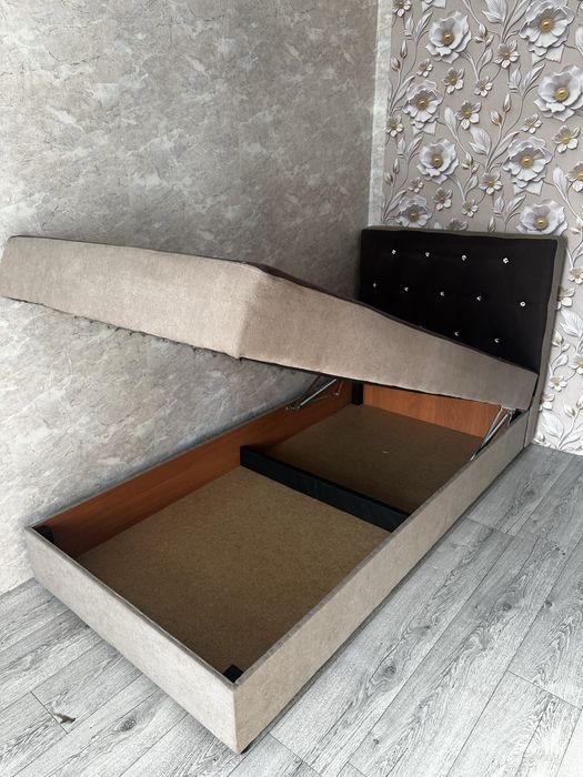 Продам кровать 1,5 полутарка