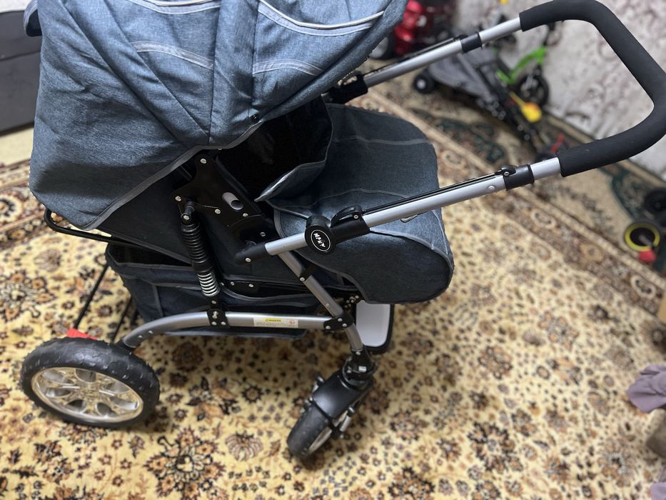 Детский обеденый стульчик