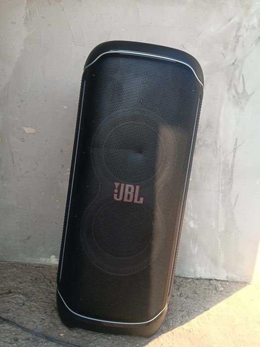 Vând jbl PartyBox 1100