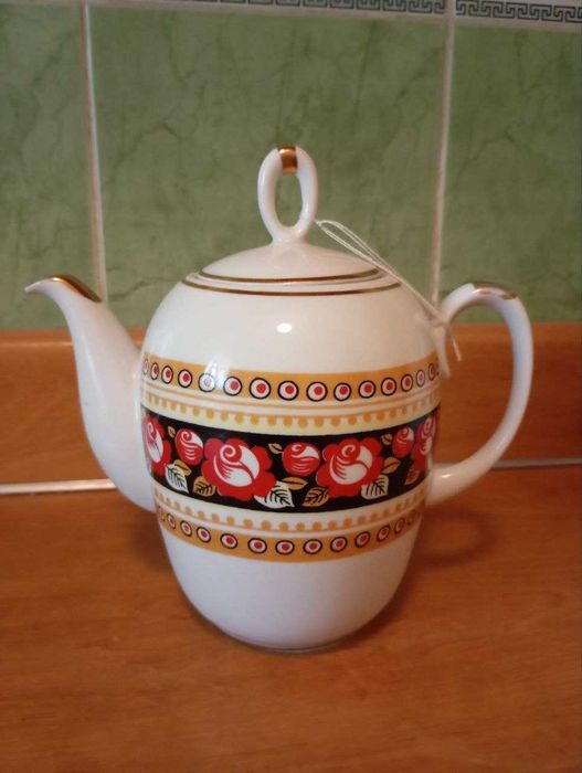 Два Нарядных Заварочных Чайника  на 1 литр и 1.25 литра. Новые.