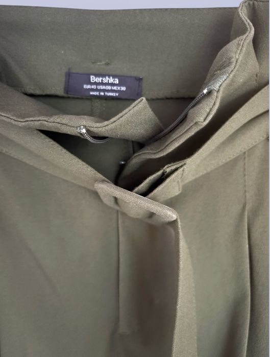 Pantaloni Bershka Paperbag cu talie înaltă și curea - 40(L) Verde Oliv