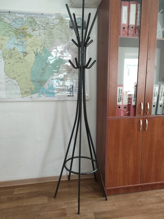 Продам вешалку в отличном состояний