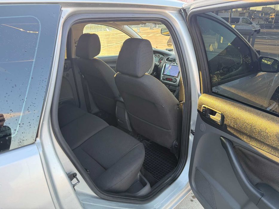 Ford Focus 2 Turnier Titanium 1.6 TDCi | Navi CarPlay | Camera