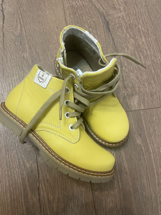 Нови детски обувки боти от естествена кожа