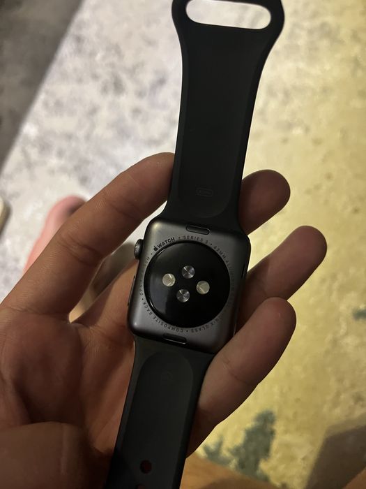 Apple Watch Series 3 и AirPods Pro 2