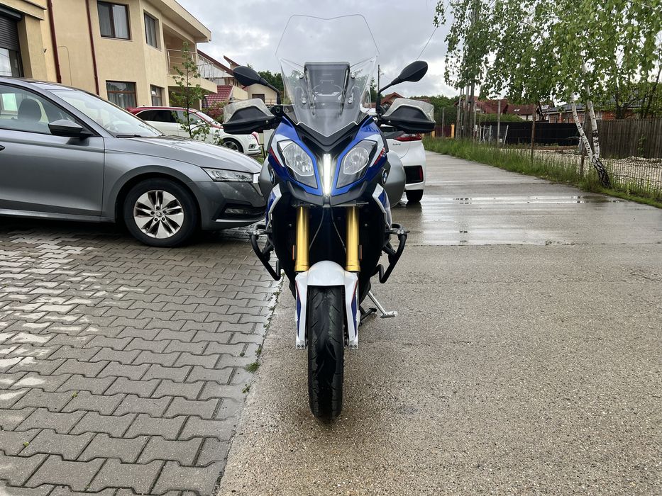 Vând BMW S 1000 XR din 2018 in  stare perfetã  cu cauciucuri noi , schimb de ulei recent, inmatriculat