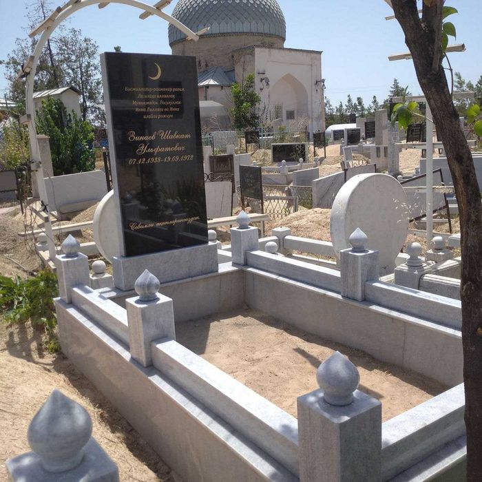 yodgorliklar qabr toshlari. Памятники надгробные