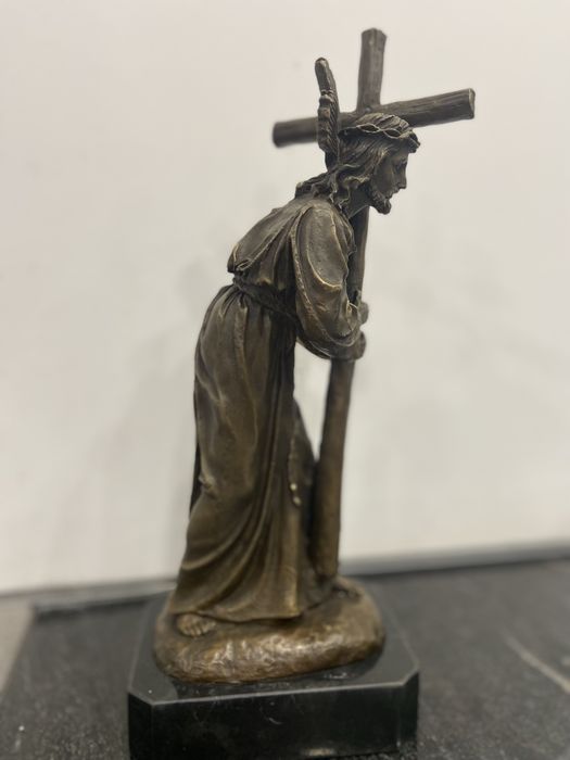 Statueta -Isus cu cruce  / inaltime 31 cm