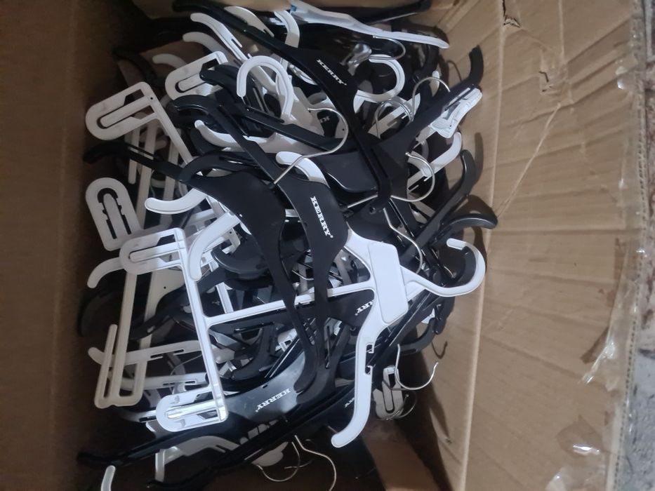 Отдам даром вешалки