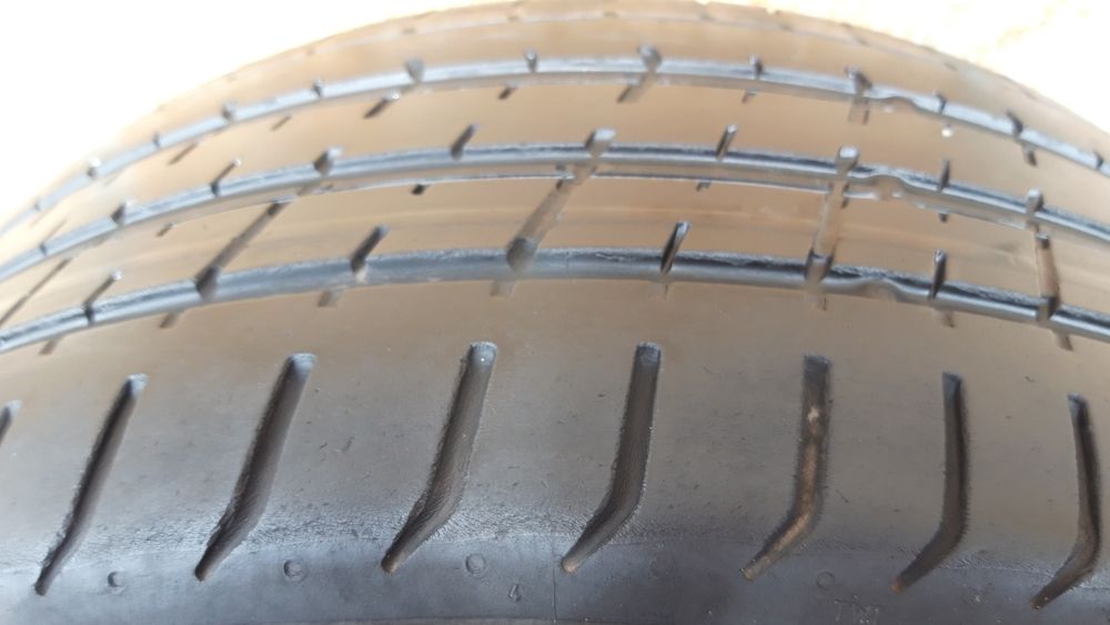 ГУМИ Pirelli P Zero 255 40 21.цена за 4бр.