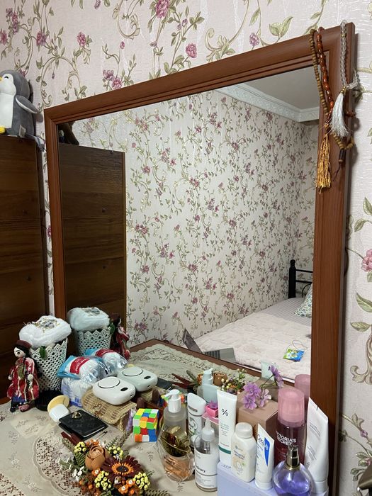 Продаем трюмо с зеркалом