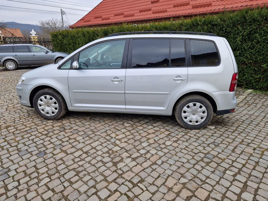 De vanzare touran 1.9 tdi.