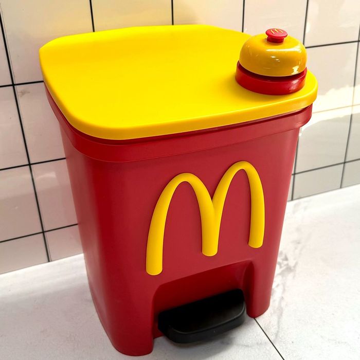 Мусорное ведро Микки Маус и McDonald's