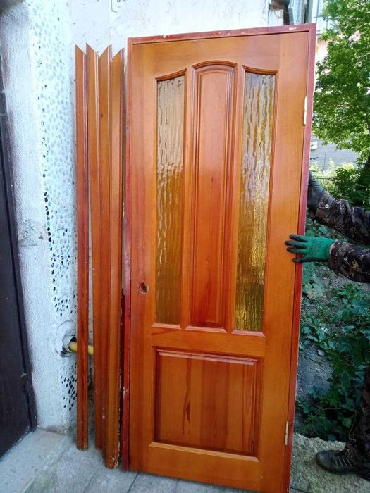 Продам деревянные межкомнатные двери