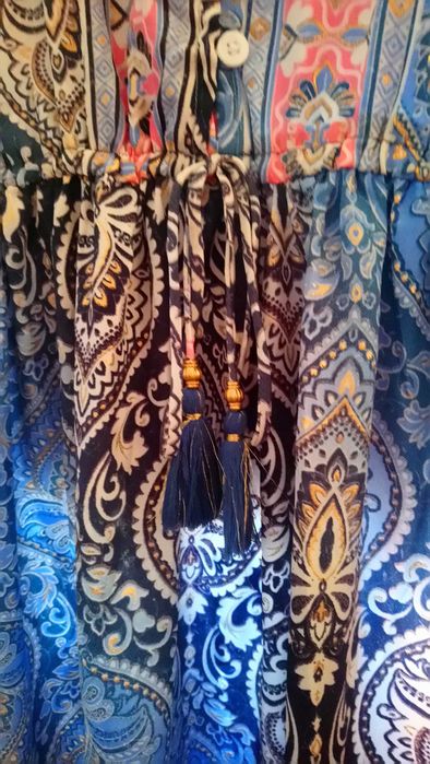 Чисто нова лятна рокля с етикет тип индийска , коприна