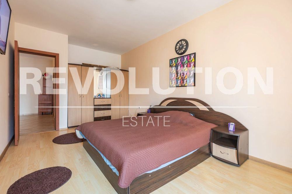 Четиристаен апартамент в района на Общината!