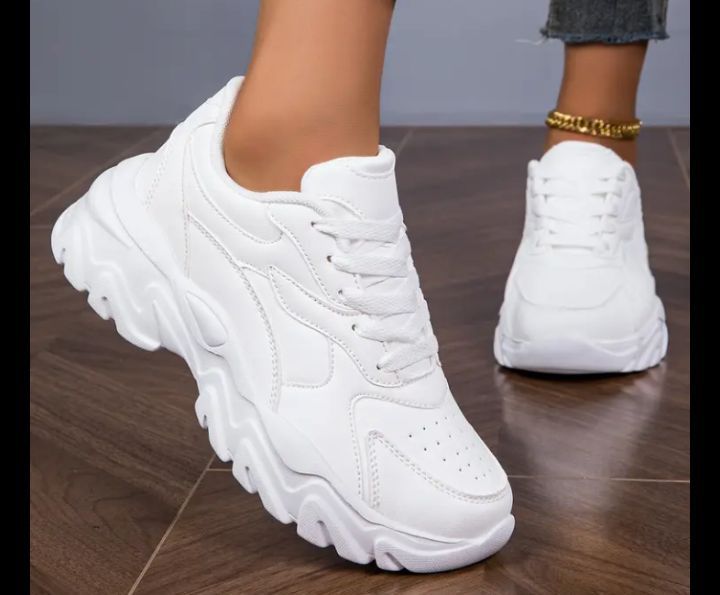 Кроссовки продам