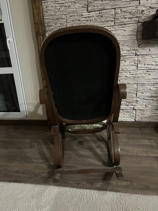 Дървен люлеещ ретро стол