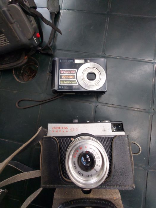 Camere foto vintage retro Cmeha Smena 8M și Samsung es17
