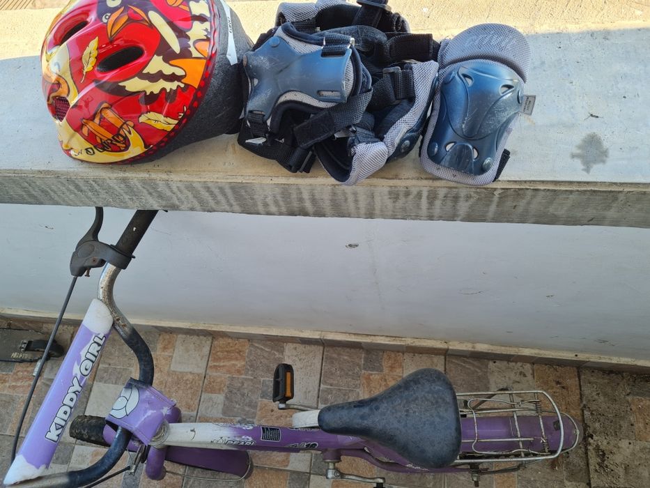 Vând role hy skate abec 1 și b-square, trotineta, bicicleta și genunchiere cotiere cu casca