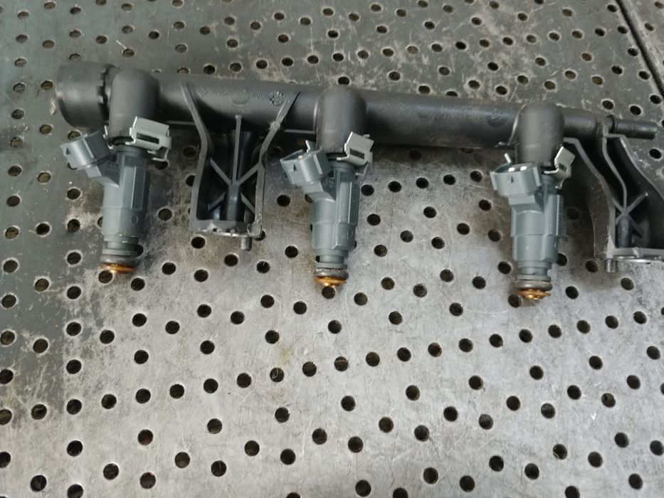 rampa cu injectoare 1.2 b hm05 peugeot 208 citroen c3 3  9816955780 0280157127