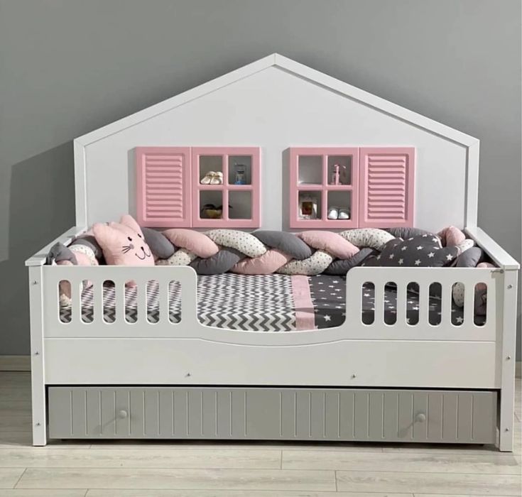 Монтесори сандвич легло с декоративни рафтчета