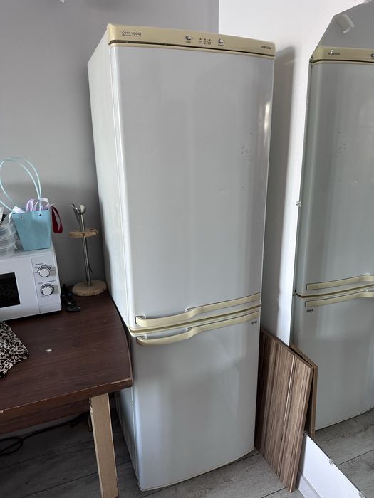 Продам холодильник Samsung
