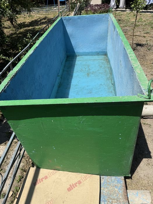 Продам металлическую емкость 3куба.