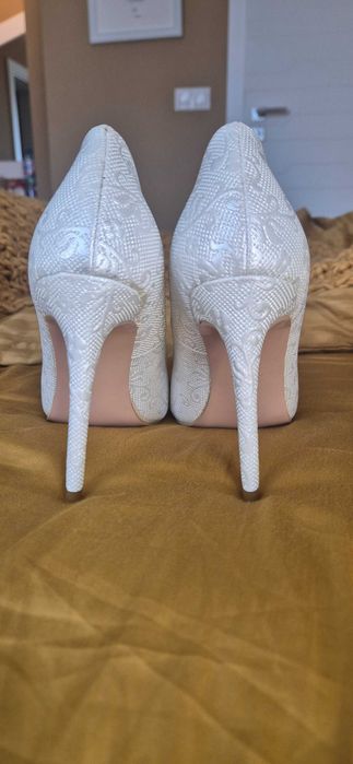 Бели сватбени обувки, нови, 37 номер