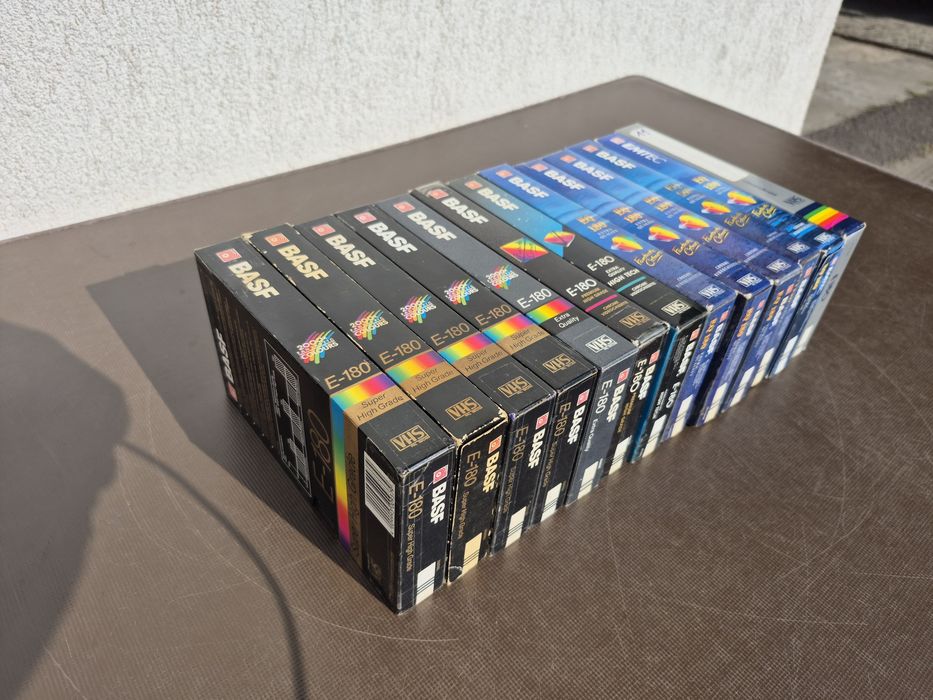 Vând 14 casete video Basf VHS originale de 180 minute colectie filme acțiune,drama,Comedie, Triler, dragoste,western...etc.