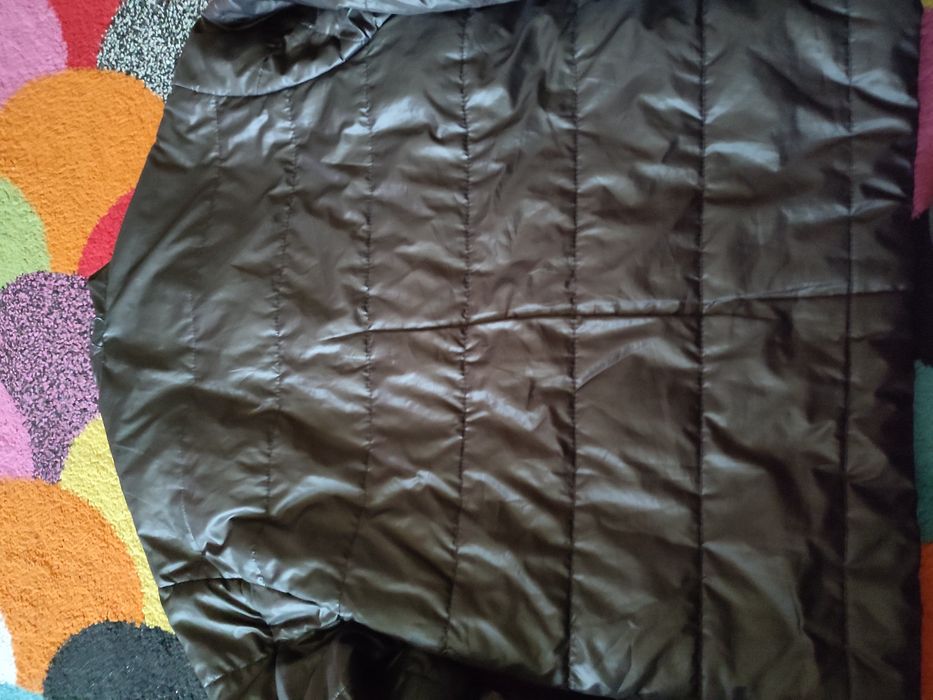 Vând geacă subțire Quechua