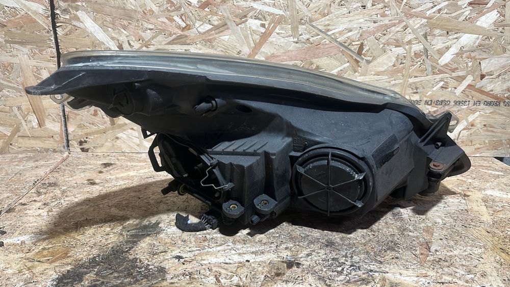 Far/Faruri stanga-dreapta Opel Corsa D Fundal Negru