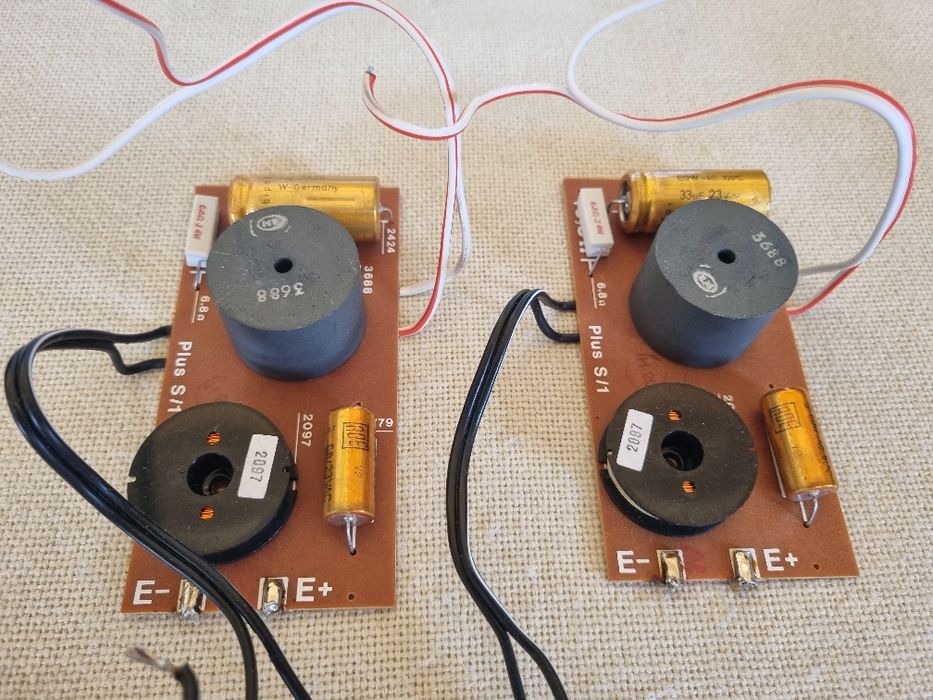 Set Filtre Boxe Canton. 40/70 watts, 4 ohms. Impecabile.