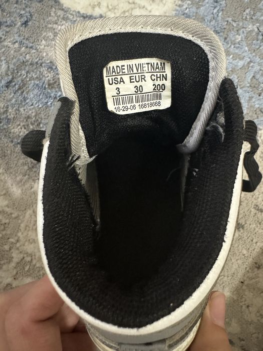 Продам детские ботинки кеды