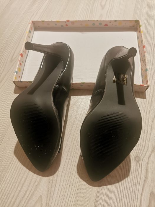 Pantofi eleganți cu toc cui