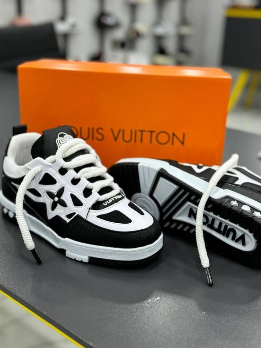 Мъжки сникърси обувки цветове черни и бели