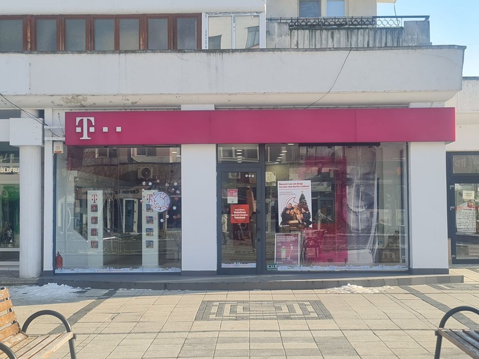 Închiriez spațiu comercial!