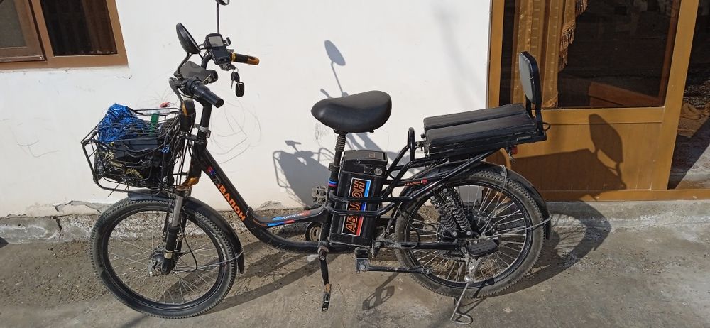 Buxoro shahrida joylashgan